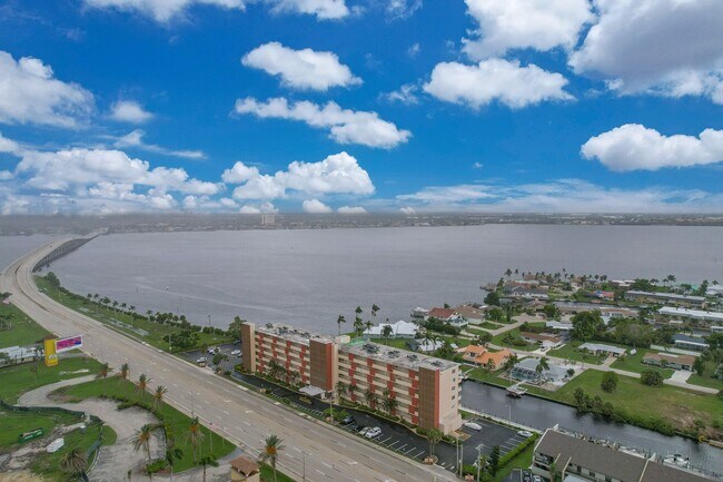 Foto del edificio - 1766 Cape Coral PKWY E #209