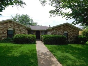Building Photo - 502 Colonial Dr