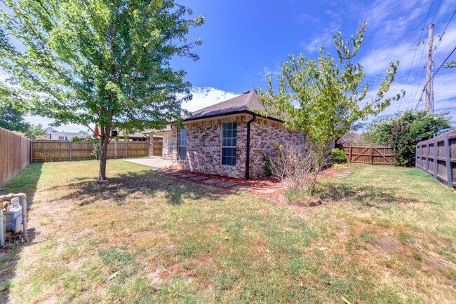 Building Photo - Charming 3 Bed, 2 Bath Home in Prime Owass...