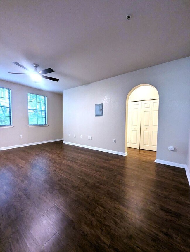 Foto del edificio - Huge Studio Unit 785 square feet! Updated,...