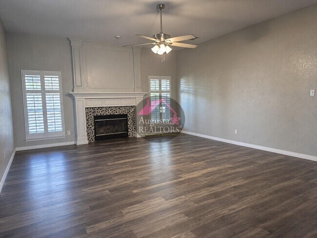 Foto del edificio - 5001 Crystal Creek