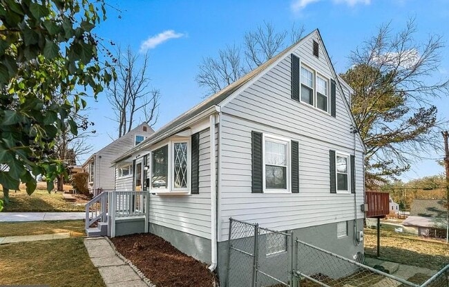 Building Photo - 820 Templecliff Rd