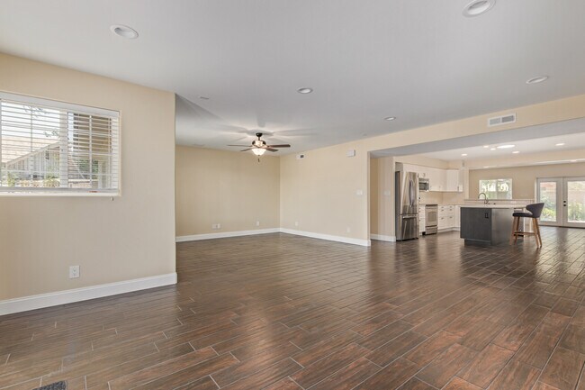 Building Photo - 1280 E Alameda Cir