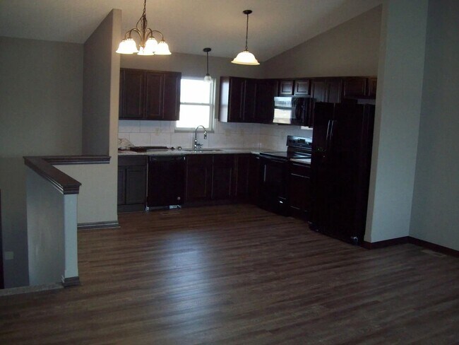 Foto del edificio - 5350 N Cypress Dr