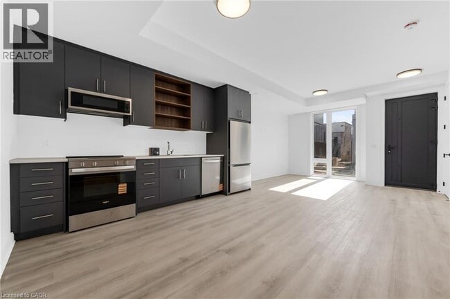 Building Photo - 88 EVERETT Cmn