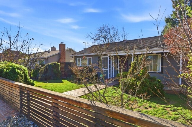 Foto del edificio - 954 Sunlite Dr