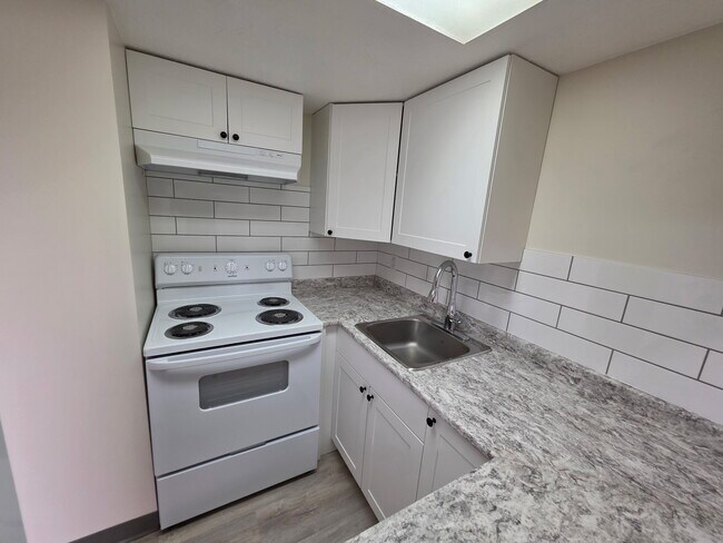 Photo du bâtiment - 10132-712 102 Ave