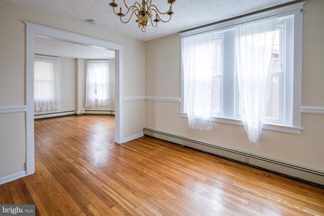 Building Photo - 406 Maple Ave