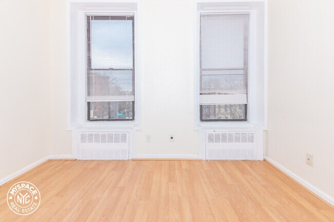 Building Photo - 1106 Bushwick Ave