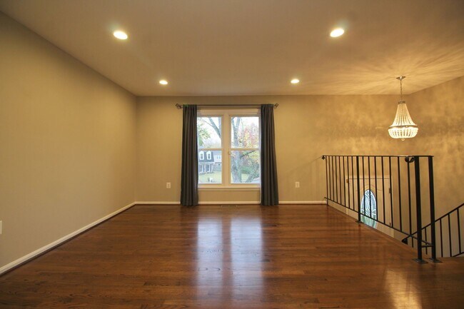 Foto del edificio - Large 4BR/3B Brick Home