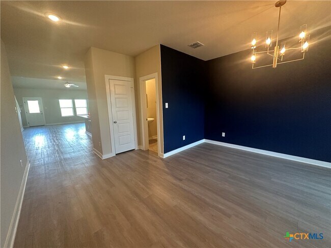 Building Photo - 820 Shrike Ln