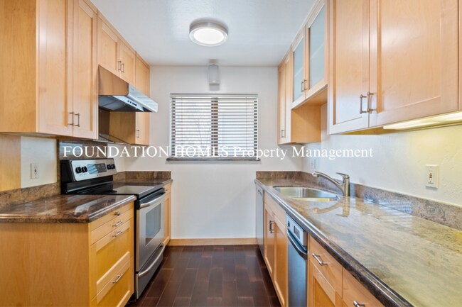 Building Photo - 565 Via Casitas