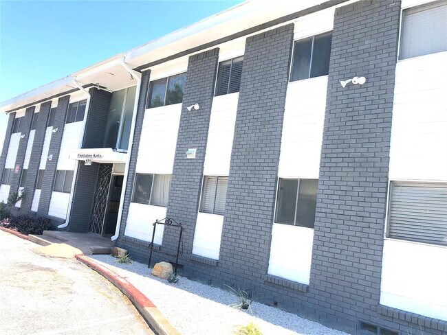 Building Photo - 2701 Hemphill St