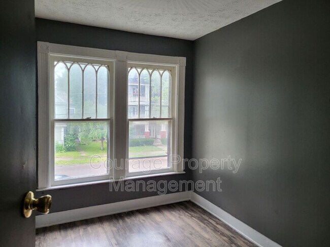 Foto del edificio - 363 W Water St