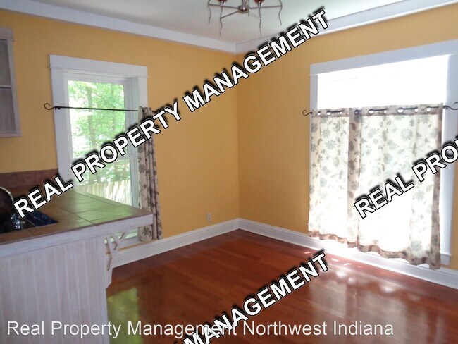 Building Photo - 4 br, 2 bath House - 158 W. Institute Street