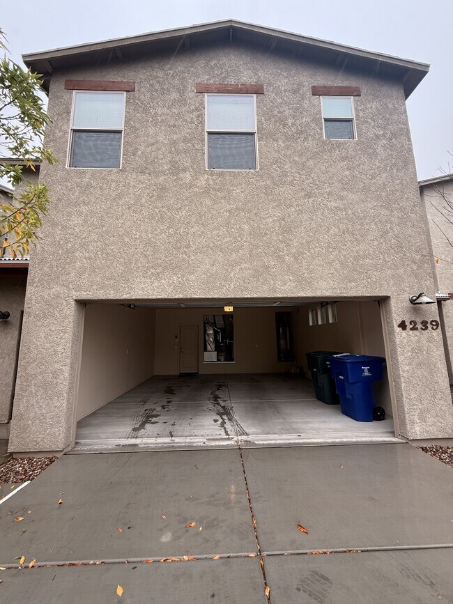 Foto del edificio - 4239 E Columbus Park Pl