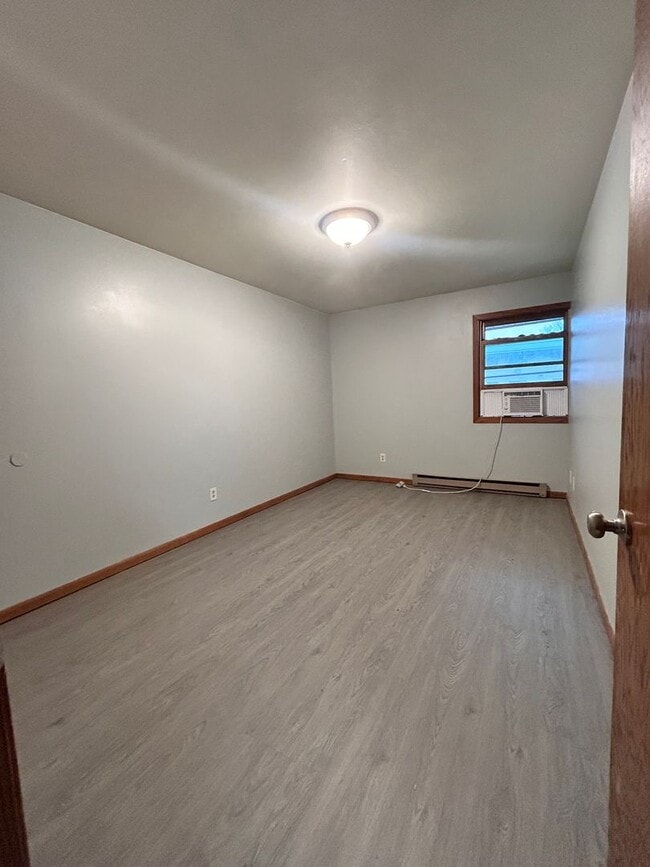 Building Photo - 950 N Kelly St