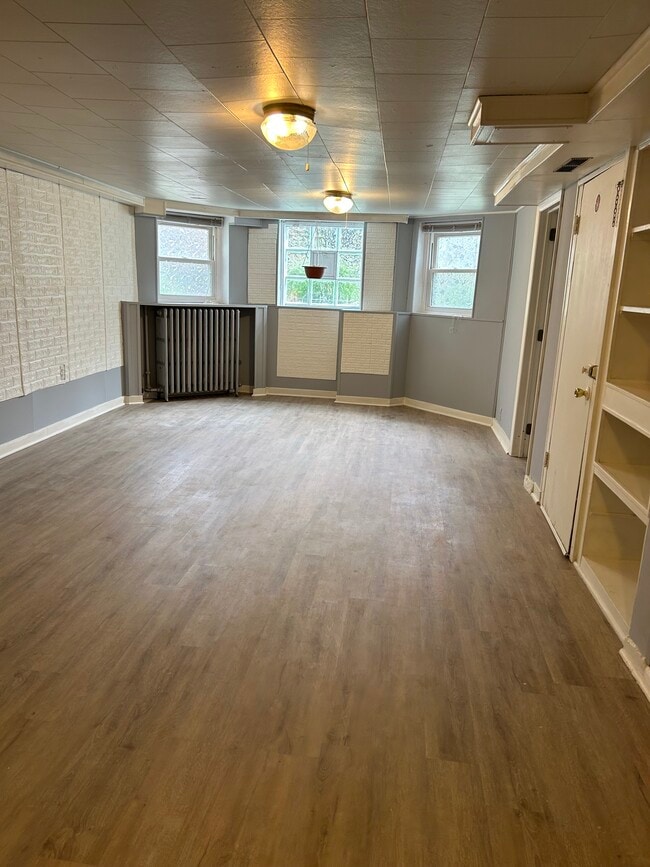 Living room - 2438 W Eastwood Ave