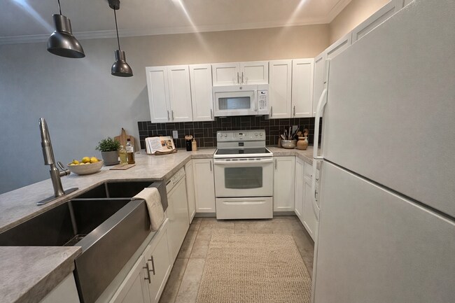 Foto del edificio - Large 1 Bedroom 1 Bath for rent at Villa Europa in UTC area