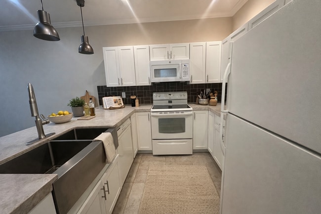 Building Photo - Large 1 Bedroom 1 Bath for rent at Villa Europa in UTC area