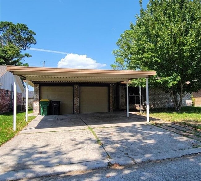 Building Photo - 612 Littlewood