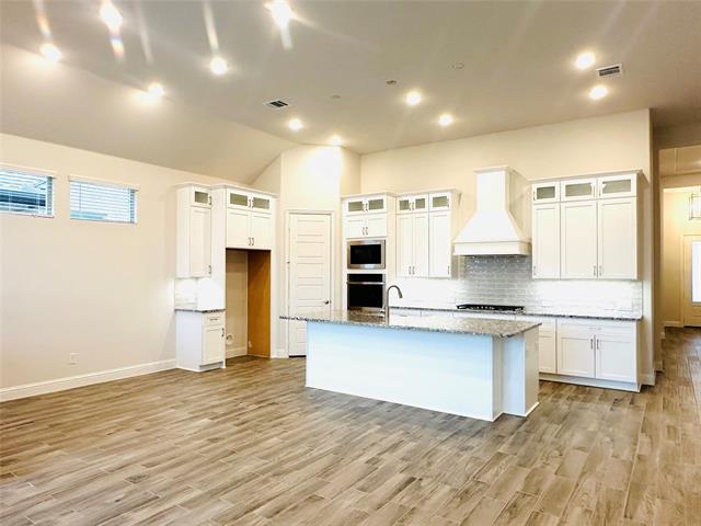 Foto del edificio - 2704 Greenway Dr