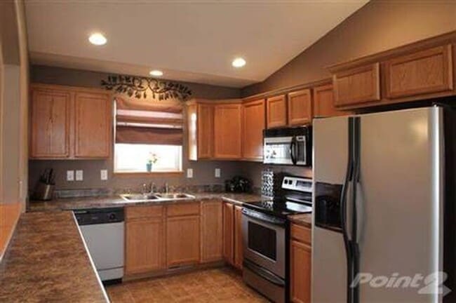 Building Photo - Quiet North Liberty Townhouse - CCA School District