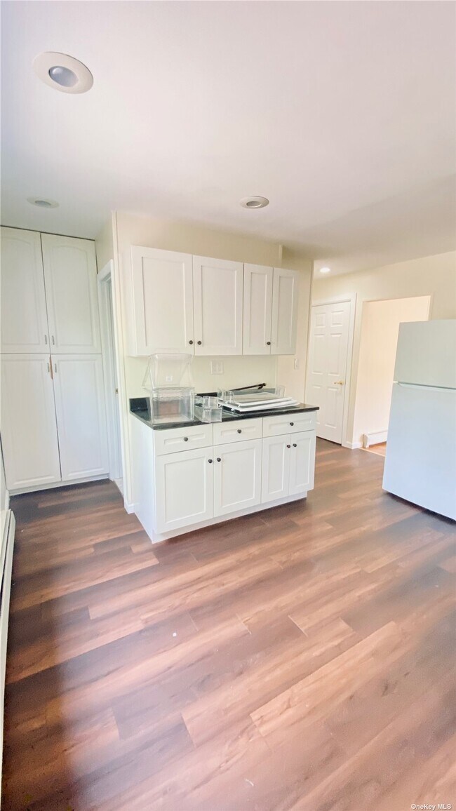 Building Photo - 15 Montauk Pl