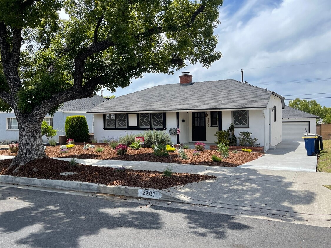 Primary Photo - 2207 Jolley Dr