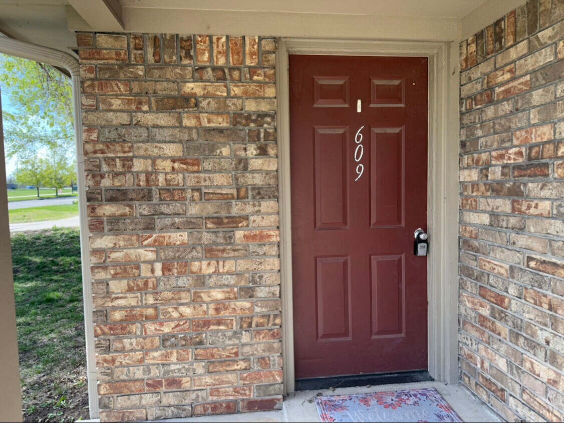 609 N Andover Rd, Andover, KS 67002 House Rental in Andover, KS