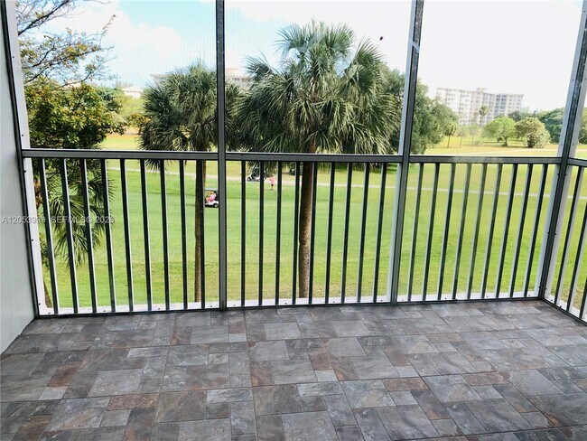 Building Photo - 2850 N Palm Aire Dr