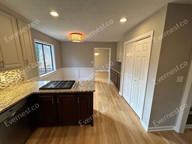 Foto del edificio - 250 Trailmore Ct