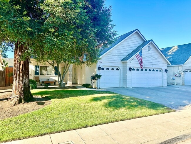 Building Photo - Updated North Fresno 3/2