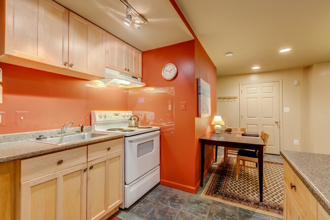 Cocina-Comedor - 4411 38th St NW