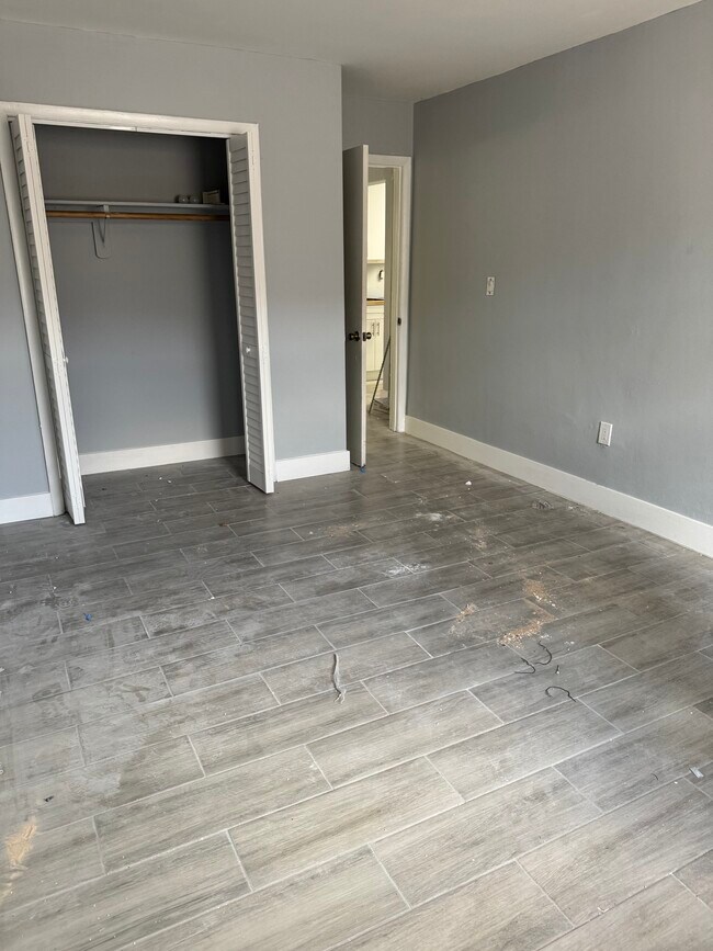 Brand new floors just installed , Nuevo pisos - 760 W 30th St