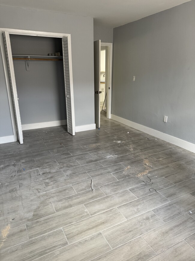 Brand new floors just installed , Nuevo pisos - 760 W 30th St