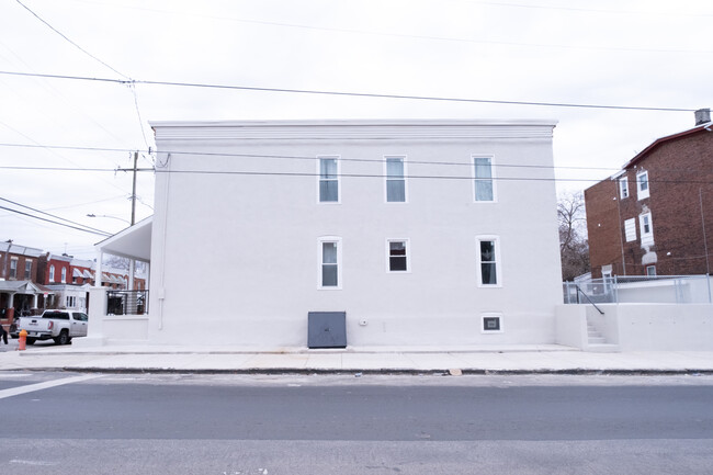 Building Photo - 1260 N 54th St