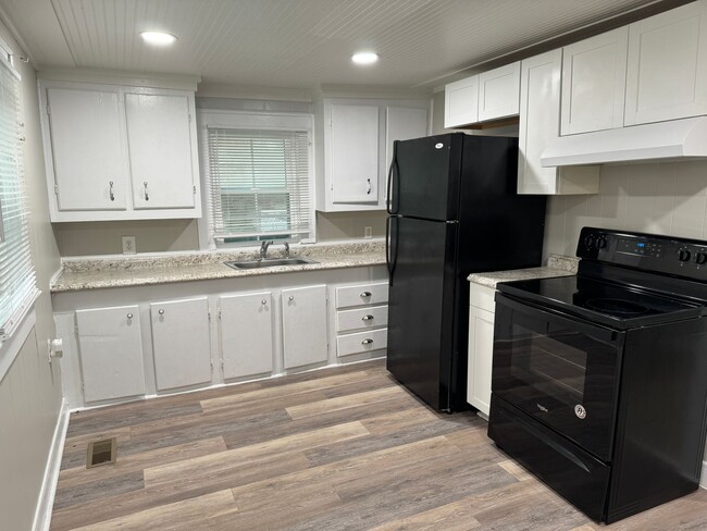 Building Photo - HOLIDAY MOVE-IN SPECIAL $300 off the first...