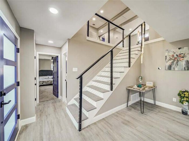 Entrada - 4028 Treeline Dr