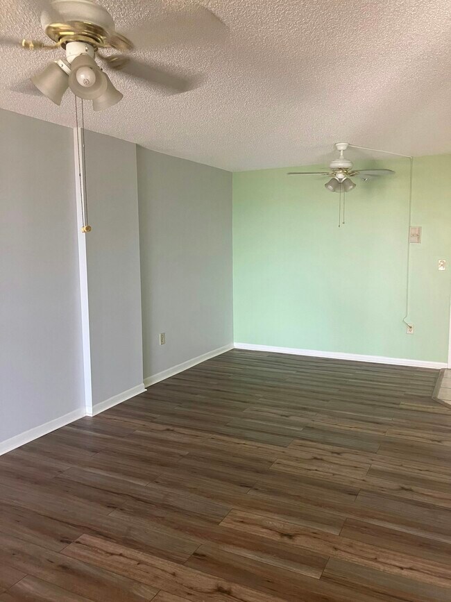 Foto del edificio - 21405 Olean Blvd