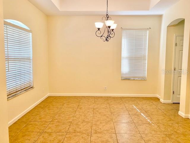Foto del edificio - 705 Ravenshill Way
