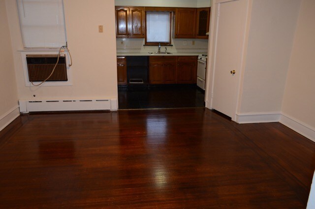 Building Photo - 6024 Buist Ave