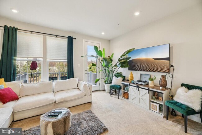 Foto del edificio - 251 Phoenix Dr