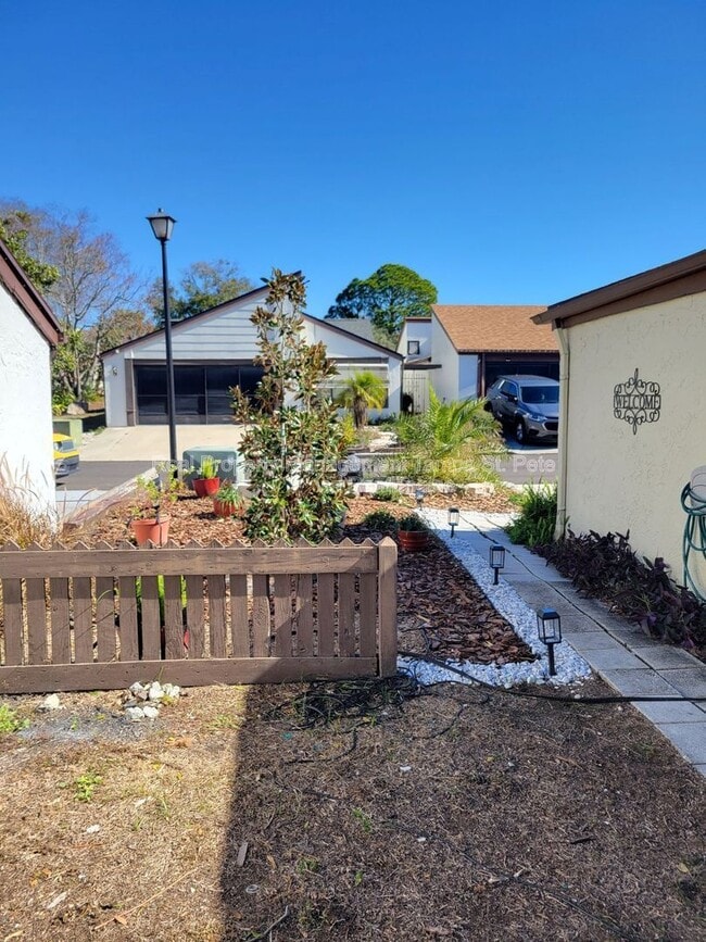 Foto del edificio - 12231 Magnolia Grove Ln