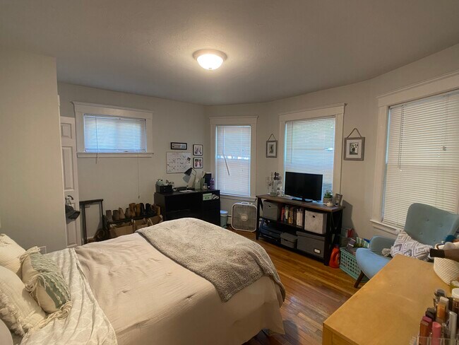 Foto del edificio - 76 Perkins St (Private Bedroom)