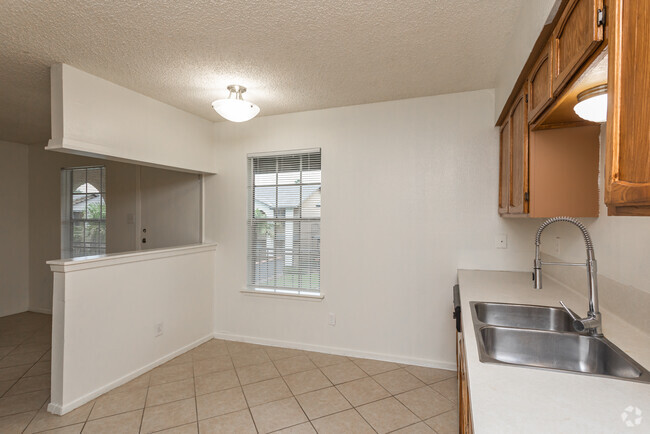 1BR, 1BA - 660SF Kitchen Dining - Peppertree