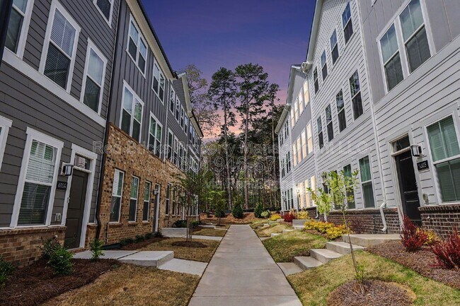 Foto del edificio - 5011 Rill Ct