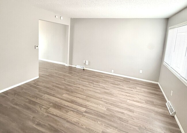 Foto del edificio - 5438 N Division St