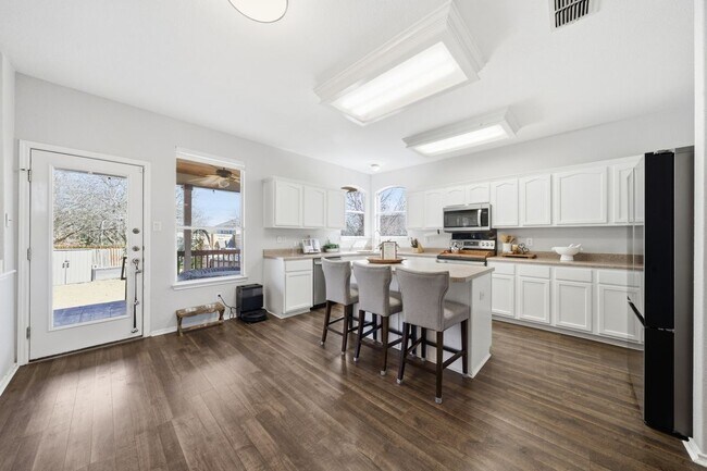 Foto del edificio - 6214 Ozona Mill