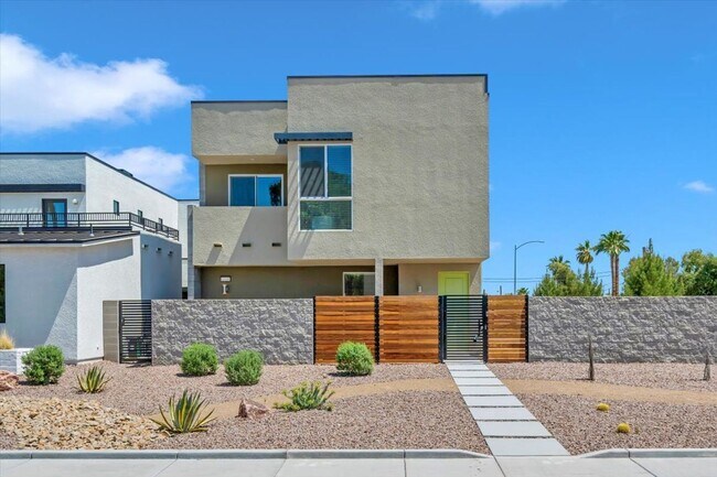 Building Photo - New 3 Bd, 3 Bth, Studio Casita, Strip View...